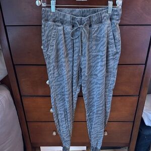 Bella Dahl Olive /grey Zebra Print Joggers
